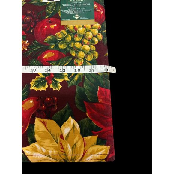 Cloth Christmas Placemats Hallmark Set of 4 Poinsettia 18 X 13 Inches - Picture 5 of 6